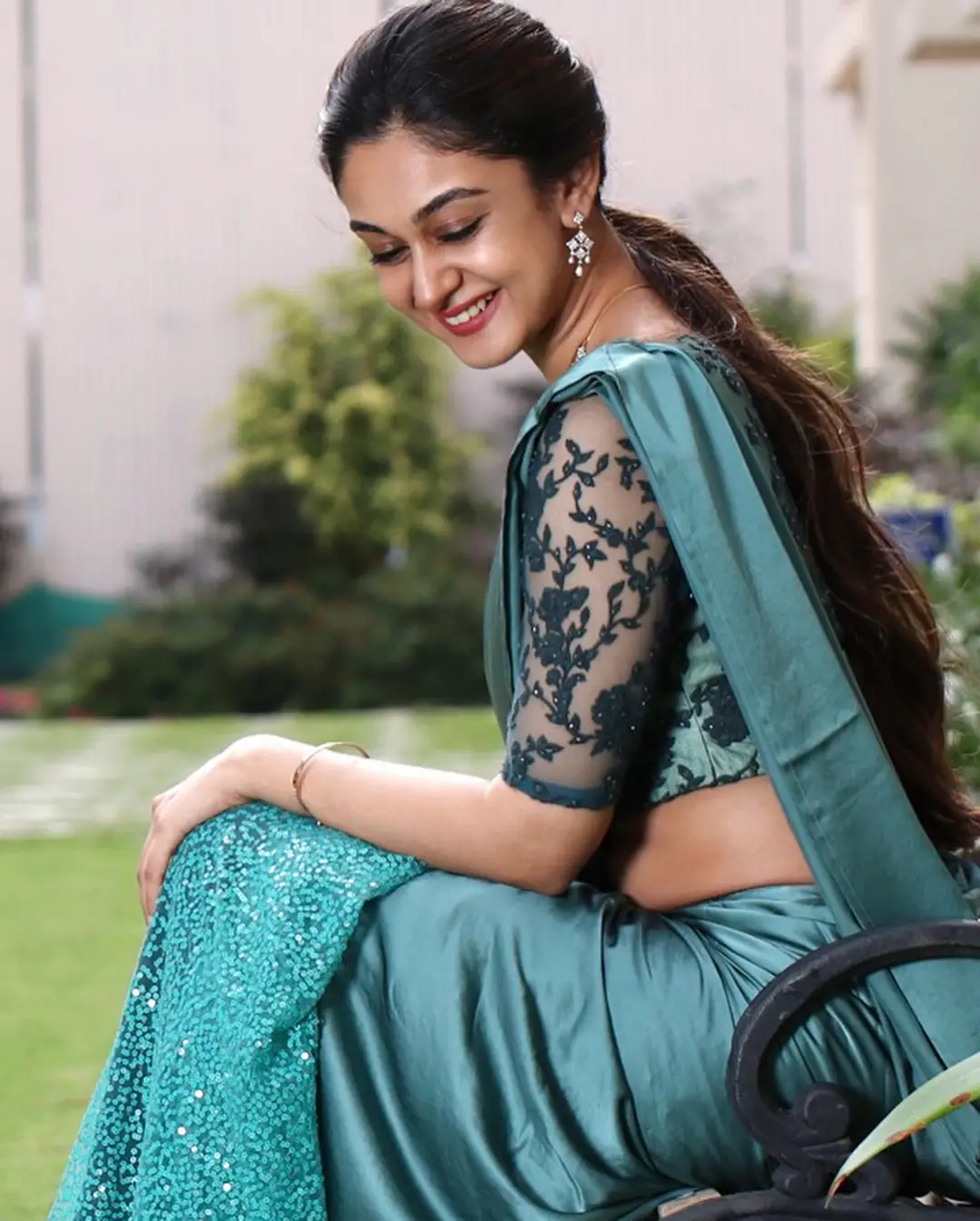 INDIAN GIRL AISHWARYA ARJUN IN TRADITIONAL GREEN SAREE BLOUSE 2